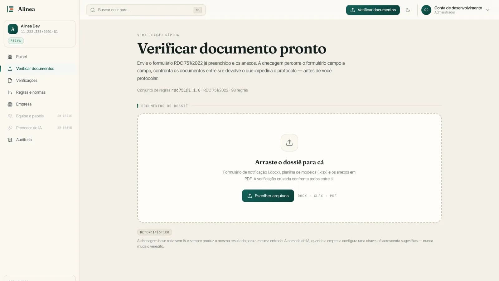 Tela “Verificar documento pronto” do Alinea, com a área de arrastar arquivos vazia, os formatos aceitos — DOCX, XLSX e PDF — e o aviso de que a checagem base é determinística.